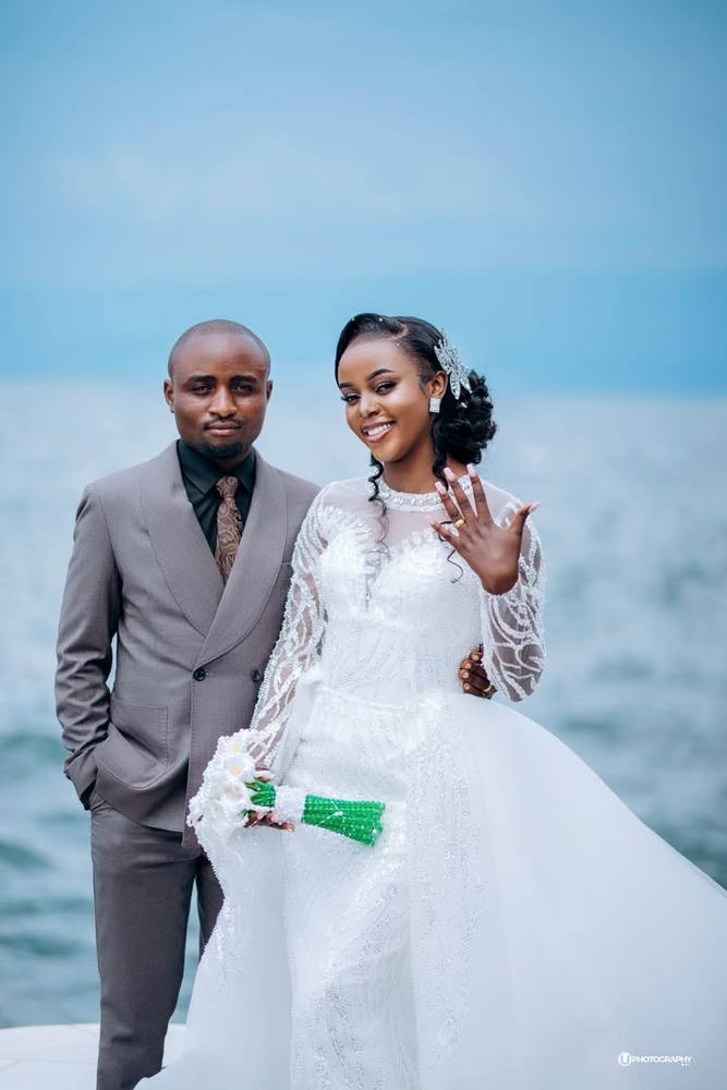 Photo de mariage au bord du lac Kivu